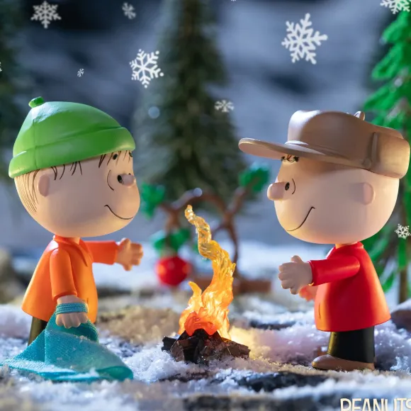Peanuts Reaction Figures Wave 06 (Holiday Box Set) - Charlie Brown With Sad Christmas Tree And Linus